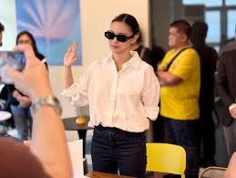 Pormal nang sinampahan ng kaso ng aktres na si Kim Chui ang kapatid niyang  si Lakam matapos madiskubri ang “financial discrepancies” sa kanilang mga  business venture. Sa kanyang opisyal na pahayag, sinabi