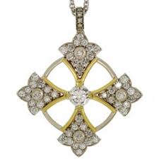 Il mondo di renato balestra è una costante ricerca tesa all'innovazione nel rispetto della tradizione sartoriale. Balestra Diamond White And Yellow Gold Patonce Cross Pendant Necklace For Sale At 1stdibs