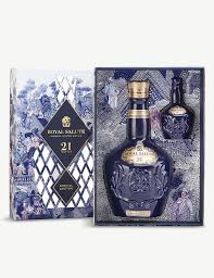 The iwsc 2014 trophy winning blended scotch whisky. Pin On Packaging Design