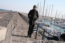 La sua amicizia è stata un dono anche se purtroppo me lo aspettavo e temevo che potesse arrivare questo momento, poiché franco non stava bene da tempo, è stata una mazzata pazzesca, dice il cantante catanese luca madonia. Colori E Suggestioni Catanesi Nel Video Musicale L Alieno Con Luca Madonia E Franco Battiato In Evidenza