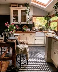 Cozy Home Shots On Instagram Hello There Such A Warm And Welcoming Kitchen Of Kerrylockwood With Lovely Rustic Elem Home Kitchens Home Decor Kitchen Home