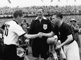 Fußball wm 1954 deutschland ungarn enjoy the videos and music you love, upload original content, and share it all with friends, family, and the world on youtube. Puskas Die Tragodie Von Bern Kicker