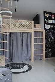 قرار الغرفة في المنطقة كيفية تقسيم الغرفة مع نافذة واحدة في غرفتين معزولة كيفية تقسيم الغرفة إلى اثنين توصيات الصور التفسيرات كيفية تقسيم غرفة المعيشة والمطبخ في شقة صغيرة