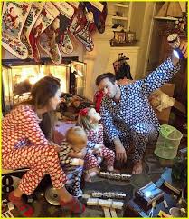 Miscellaneouspictures which do not fit into any of the other categories like social media photos and fan photos. Armie Hammer Elizabeth Chambers Share Family Christmas Card Photo 4004746 2017 Christmas Armie Hammer Celebrity Babies Elizabeth Chambers Ford Hammer Harper Hammer Pictures Just Jared