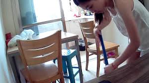 小姨子幫我拖地彎腰的時候兩顆粉紅的奶頭一清二楚- SOPORN.COM