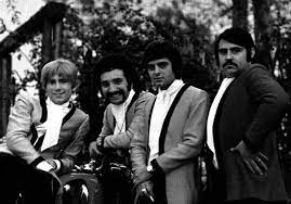 Uno dei gruppi pop più affermati in italia tra gli anni '60 e '70 è stato il gruppo de i camaleonti: I Camaleonti Wikipedia
