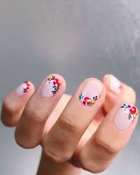 Las uñas decoradas con flores son una de las tendencias en decoración de uñas que no pasa de moda y es que combina muy bien con varios tipos de ropa y en general son diseños que sirven para. Https Xn Uasdecoradas 9gb Co Con Flores