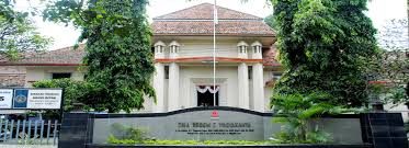 Keberadaan stmm mmtc yogyakarta diawali pada tahun 1985 dengan nama diklat ahli multi media yang berada di bawah departemen penerangan dan diresmikan oleh presiden ri kala itu soeharto, tepatnya pada tanggal 31 juli 1985. Sma Negeri 3 Yogyakarta