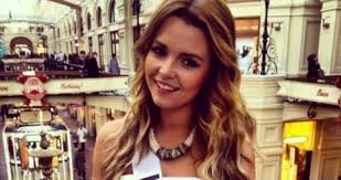 (born 9 october 1994) is a hungarian beauty pageant titleholder who was crowned miss universe hungary 2013 and represented her country at the miss universe 2013 pageant. Lassuk Mit Fog Viselni A Szepsegversenyen Karpati Rebeka Starity Hu