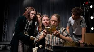 Nacktheit als Tabu - Eine mutige Frau erkundet deutsche Saunakultur