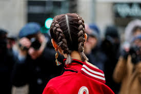 Pubblichiamo sia acconciature semplici con tutorial per imparare sia pettinature eleganti per cerimonie, raccolti per matrimoni e per le spose. Acconciature Capelli Lunghi Lisci 17 Pettinature Da Provare