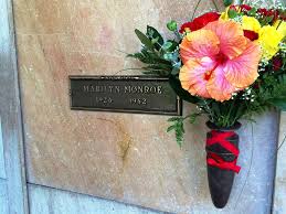 Born in long beach, california to donna and james m. Sex And Crime Hollywood Spurensuche An Den Tatorten