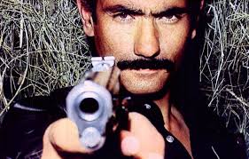 Ünlü oyuncu Farah Zeynep Abdullah'tan kendisine dava açan Yılmaz Güney'in  ailesine yanıt: Hakimi vurmak yok ama...