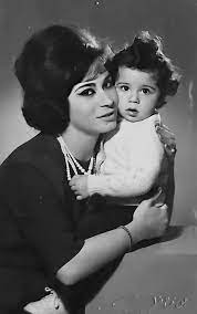 من أرشيف استديوهات زمان ام وابنتها تصوير استديو يوسف عقل بالقاهره خمسينات القرن الماضي الصفحة الرسمية لموقع الملك فاروق ا egyptian history egyptian egypt