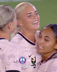 Olivia Moultrie makes her USWNT debut at just 18 🇺🇸