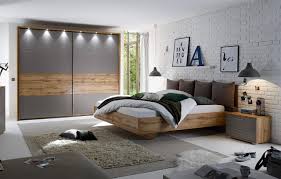 Das cremefarbene eierschalenbett ist dem. Schlafzimmer Wildeiche Nachbildung Grau 4 Tlg Kaufen Bei Lifestyle4living Mobelvertrieb Gmbh Co Kg