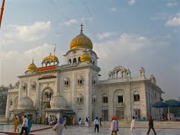 Sikh adalah agama monoteisme, yang berpusat kepada kepercayaan terhadap tuhan yang maha esa. Gurudwara Bangla Sahib Wikipedia