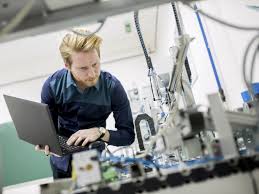 How Much Money 19 Types Of Engineers Actually Make Technology Job Tech Job College Degree
