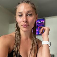 Here is me with lots and lots of makeup “influencer style” and then here is  me with none. Wish I was posting something more exciting but I haven't had  the time to