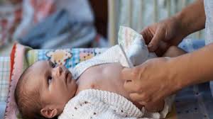 6 علامات تحذيرية على أن براز طفلك غير طبيعي وما الذي يجب عليك فعله