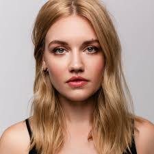 Sara Ball's Instagram, Twitter & Facebook