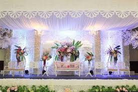 Tenang, pernikahan yang sederhana tapi mewah tetap bisa anda wujudkan dengan beberapa dekorasi pernikahan sederhana di atas. Dekorasi Pernikahan Modern Warna Putih Jogja Jogja Dekor Jasa Dekorasi Pernikahan Wedding Gathering Yogyakarta