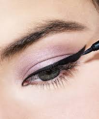 Follow these 25 simple eye makeup tips for beginners that will take you from being a starter to a star! Instagram Eyeliner Trends Instyle