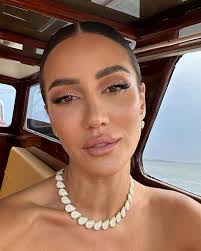 Moments before the premiere of Pedro Almodovar “The Room Next Door” at  Venezia 81. Loved the @lauramercier glam that withstood the boat ride and  the rain, as well as my hairstyle, Grazie @