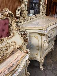 Die woord barok is van die portugese woord barroco afkomstig, wat onreëlmatig gevormde pêrel beteken. Bedroomset Italy Barok Silik Baroque Items By Category European Antiques Decorative