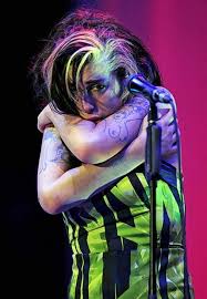Biglietti per bibione per maggiori informazioni sugli eventi live fai clic sul link al biglietto del concerto della città di tuo interesse. Amy Winehouse Durante Il Suo Ultimo Concerto A Belgrado Serbia 2011 Barbara Picci
