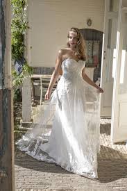 Beste qualität & große auswahl an brautkleidern, ab €79, jetzt kaufen bitte. Schulterfreies Brautkleid Mit Uberrock Aus Transparenter Spitze Aus Der 2019er Curves Kollektion Von Modeca Bridal Curv Kjole Bryllup Bryllupskjoler Kjole