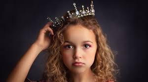 Blonde hair and brown eyes. Lovely Little Girl With Blonde Hair Brown Eyes And Crown Hd Cute Wallpapers Hd Wallpapers Id 54726