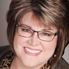 Mindy Piper's Instagram, Twitter & Facebook