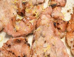 Limpiamos las mollejas, esta glándula de la ternera suele tener una pequeña telilla que la recubre, la quitaremos para que quedé un plato mucho más elegante y sea más fácil de ponemos la mezcla directamente a la sartén. Receta De Mollejas De Ternera A La Brasa