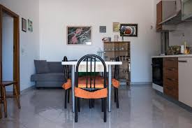 Con le case vacanze in offerta in puglia tantissime offerte di case vacanze al mare nel salento per l'estate 2021 tra villette al mare, bilocali, trilocali, bifamigliari, bed and breakfast e case private a torre vado e zone limitrofe: Regina Di Puglia Casa Vacanze Monopoli Prezzi Aggiornati Per Il 2021