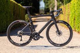 meet the all new specialized venge pro featuring the wind cheating fact 11r frameset an electronic ul specialized road bikes specialized venge best road bike