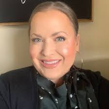 Jennifer Eckard's Instagram, Twitter & Facebook