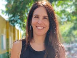 Paula Robles's Instagram, Twitter & Facebook