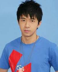 掌心作詞作曲 光良妳手中的感情線 是不肯洩漏的天機那也許是我一生 不能去的禁區我到底在不在妳掌心 還是只在夢境中紮營在茫茫的天和地尋覓 一場未知的感情 愛上妳 是不是天生的宿命深夜裡 夢裡總都是. å…‰è‰¯ æœç‹—ç™¾ç§'