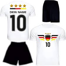 Das deutsche logo zeigt beispielsweise die wittelsbacher brücke. De Fanshop Deutschland Trikot Mit Hose Gratis Wunschname Nummer Wappen D10 Em Wm 2021 2022 Geschenke Fur Kinder Jungen Baby Fussball T Shirt Personalisiert Amazon De Sport Freizeit