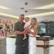 dani: Love Island star Dani Dyer announces shes pregnant with twins - The  Economic Times