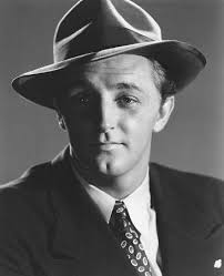 1917. augusztus 6-án született Robert Mitchum (elhunyt: Santa Barbara,  Kalifornia, 1997. július 1.) amerikai színész, zeneszerző, énekes, író.  Minden idők egyik legismertebb amerikai színésze. Az 1950-es és 1960-as  években sokat foglalkoztatott színész