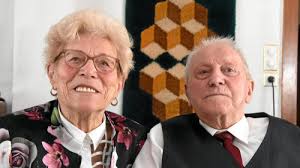 Zottelstedt: Mit Karls Motorrad und Rucksack auf Hochzeitsreise