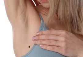 50 Yasinda Fakat Hic Kirisiklari Yok Cunku Bu Ev Yapimi Maskeyi Kullaniyor Faydali Bilgin Cilt Urunleri Kolajen Gobek Yagi Eritme