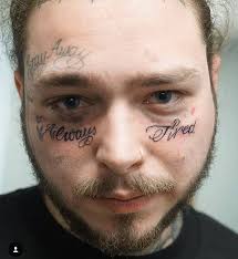 Este es el significado de los tatuajes faciales de Post Malone