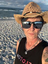 Ok, where are the Navarre, FL people? I'm in town and a bunch of you have  asked for a little get together. Who's wanting to hang out for a bit, grab a