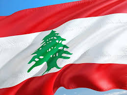 شعار لبنان، مكون من درع أحمر وخط مستطيلي أبيض مائل عليه علامة الأرز.وهو شبيه بعلم لبنان، مع اختلاف وجود الخط الأبيض مائل في الشعار. Ø¹Ù„Ù… Ù„Ø¨Ù†Ø§Ù† Ø§ÙƒØªØ¨ ØµØ­