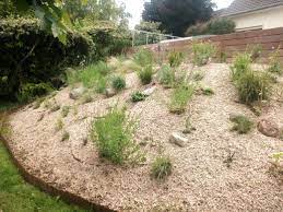 vegetalisation d un talus amenagement jardin paysagiste terrasse bois