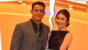 Meninggalkan kampung halaman untuk bagi mencari kerja di kuala lumpur dan ditawarkan bekerja sebagai barista di dome café pada usia 18 tahun. Zul Ariffin Akui Percintaan Dengan Zahirah Macwilson Sudah Putus Sebulan Lebih