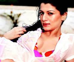 Divya Bharati S Cousin Kainaat Arora Kainaat Arora Hot Item Song Related articles more from author. divya bharati s cousin kainaat arora